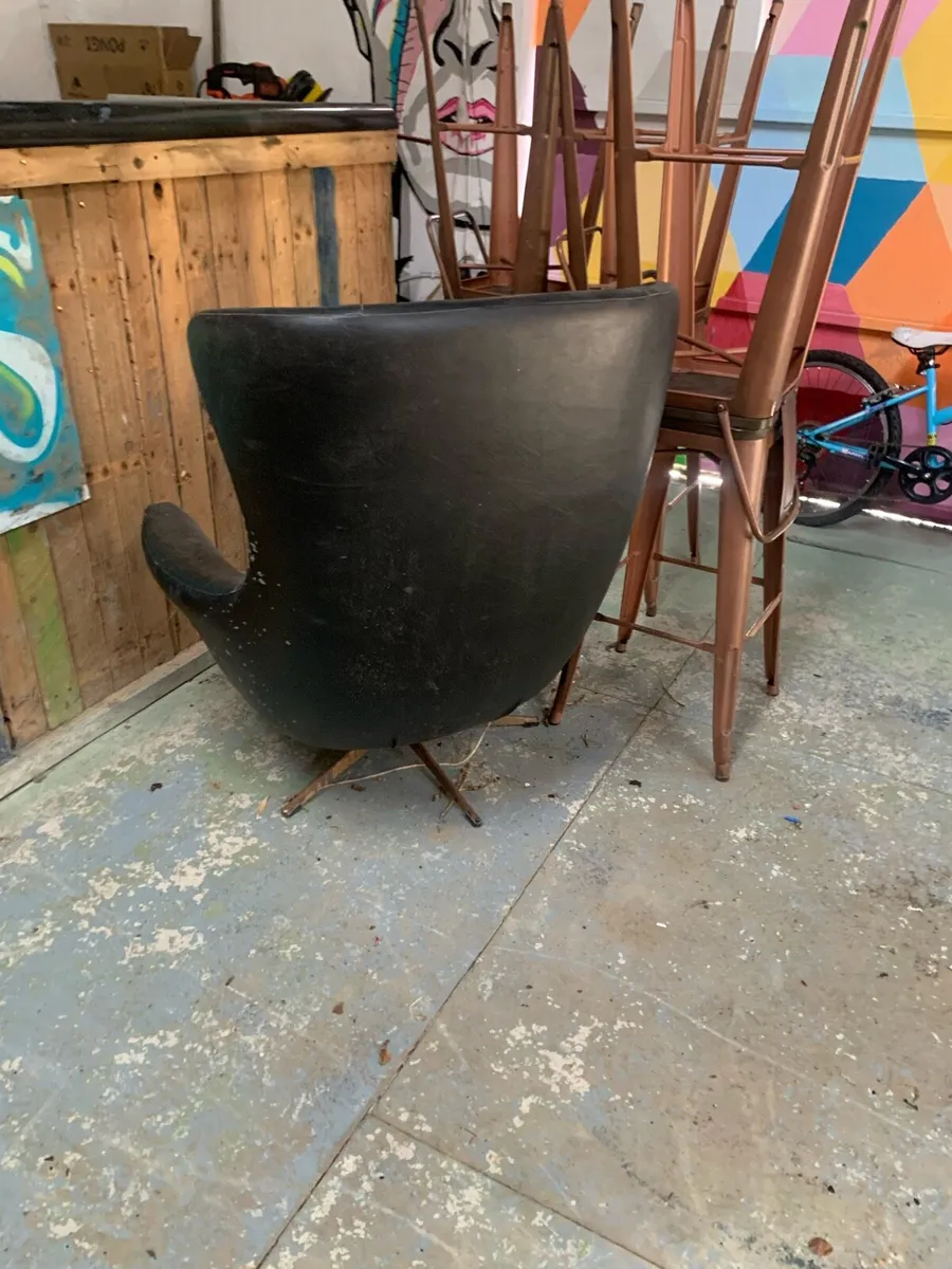 Vintage swivel armchair - Image 2