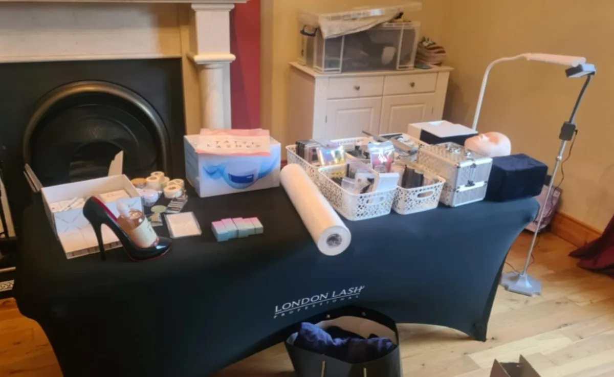Beauty Salon Equipment/ Eyelash Business - Image 1