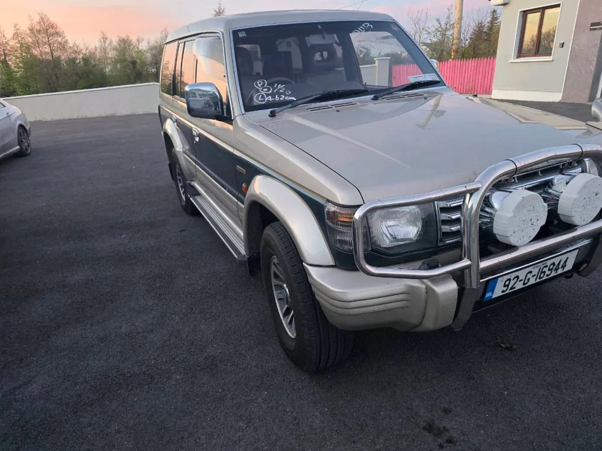 1992 mitsubishi Pajero - Image 4