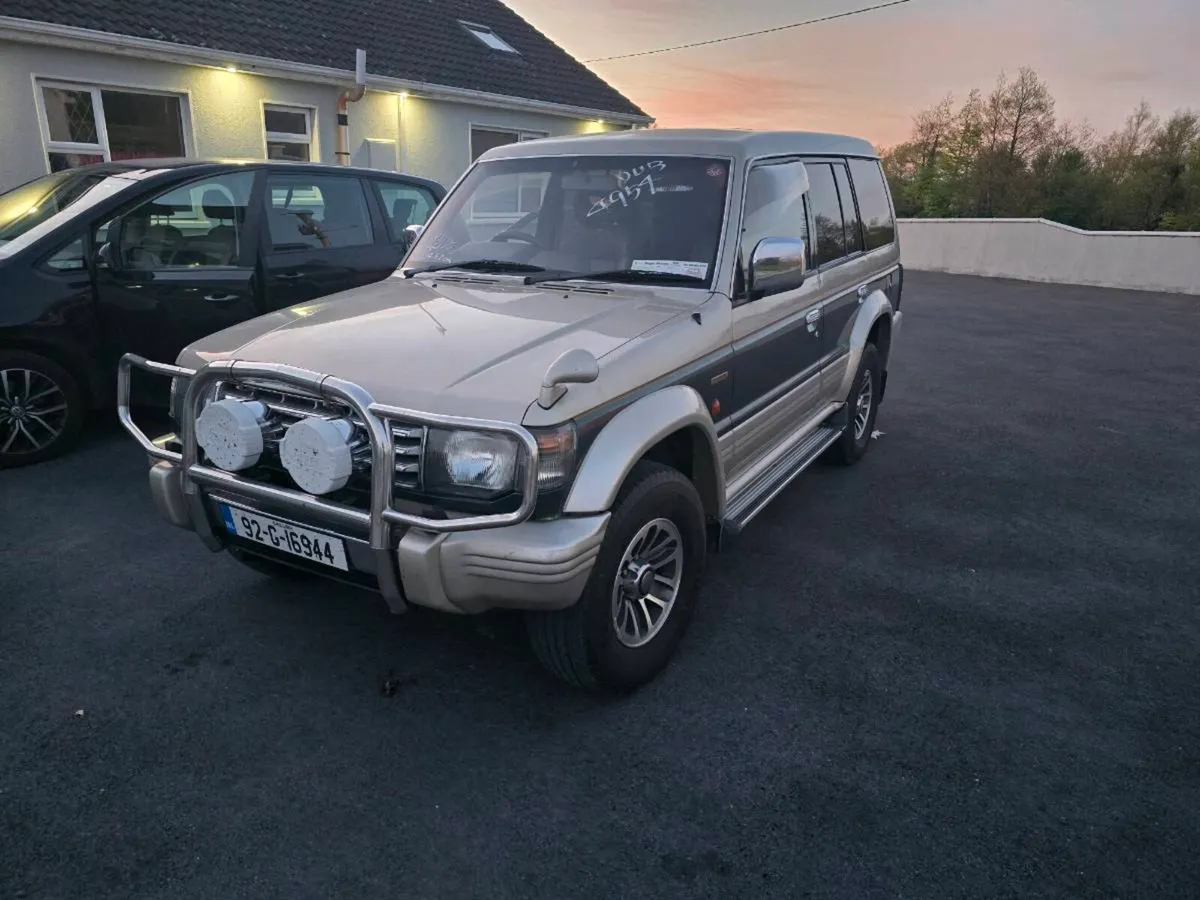 1992 mitsubishi Pajero - Image 1