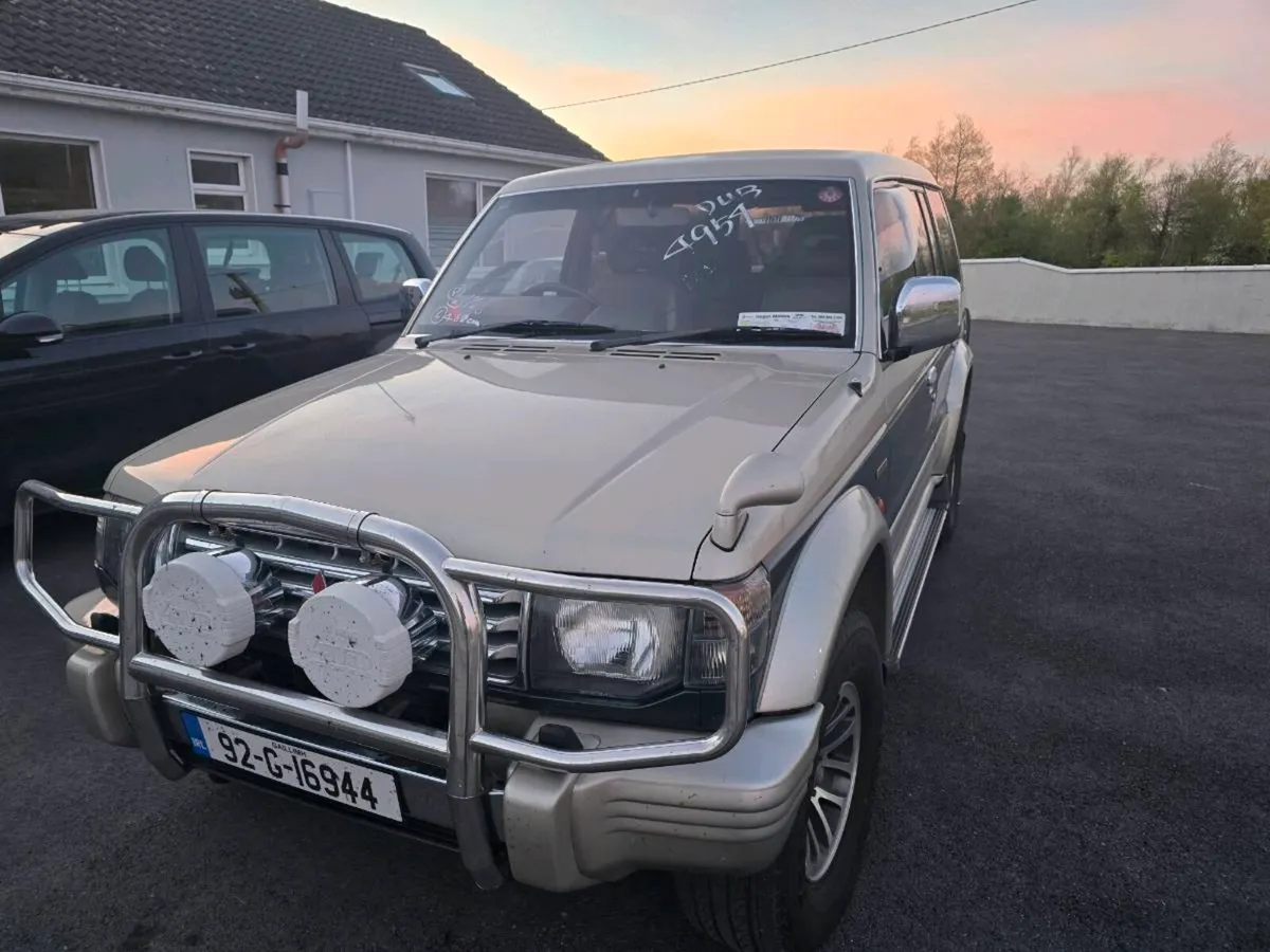 1992 mitsubishi Pajero - Image 3
