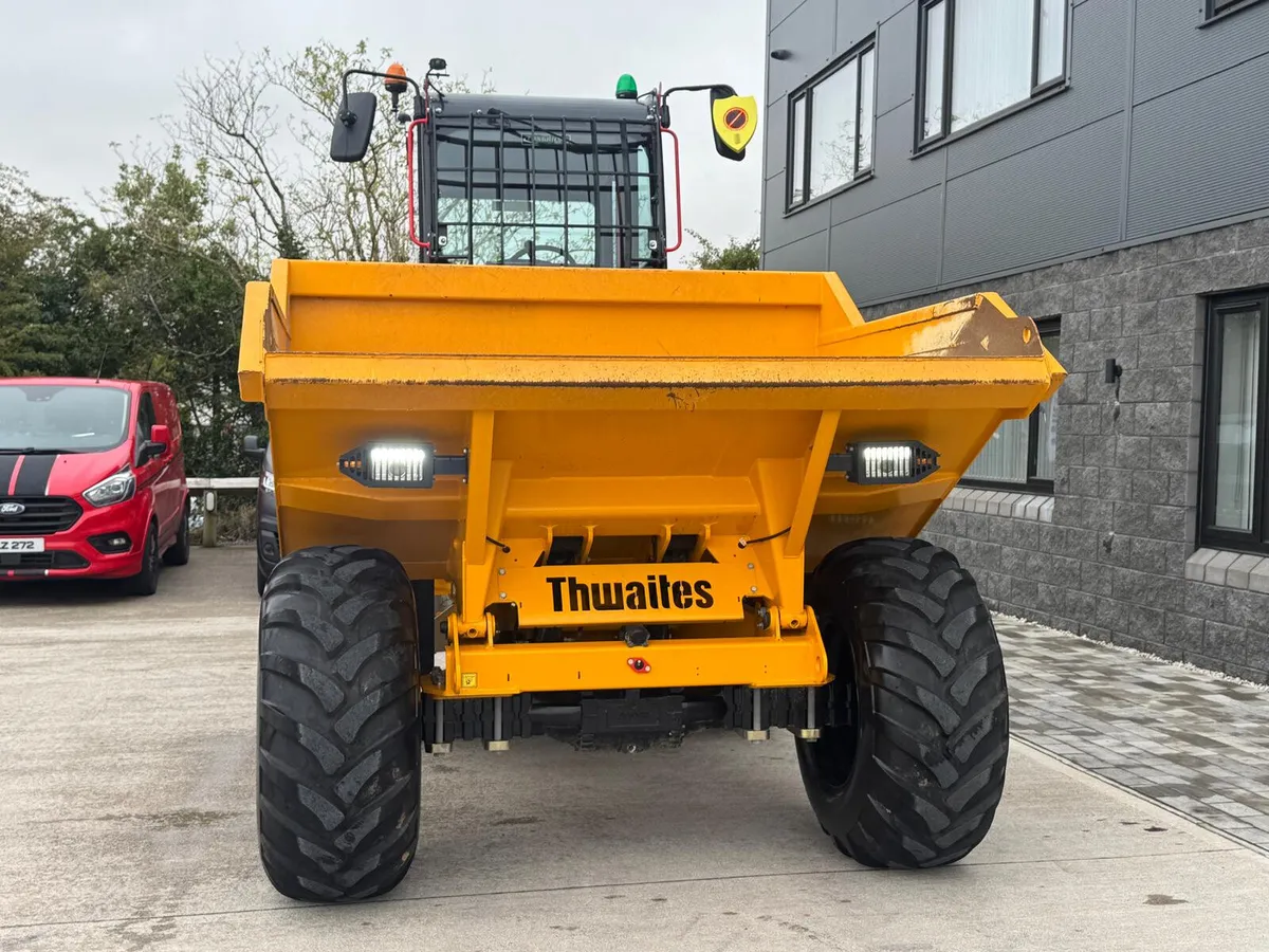 NEW THWAITES 9TON CABBED - Image 4
