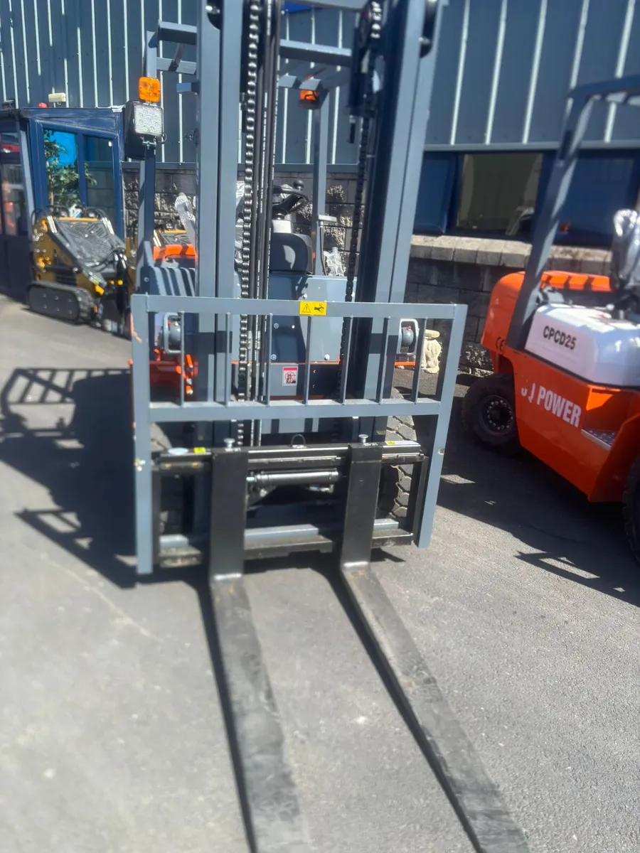 For Sale: 2.5 Ton Q Power Diesel Forklifts - Image 3