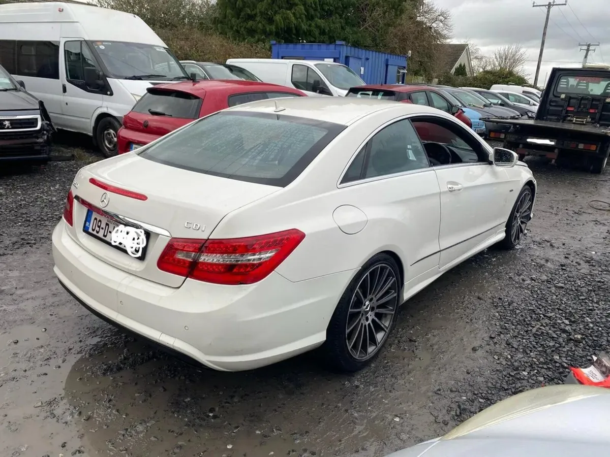 2009 Mercedes E250 COUPE CDI AMG no offers - Image 2