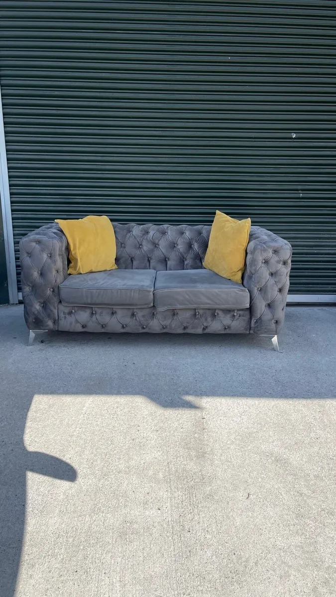 Beautiful chesterfield sofa - Image 1