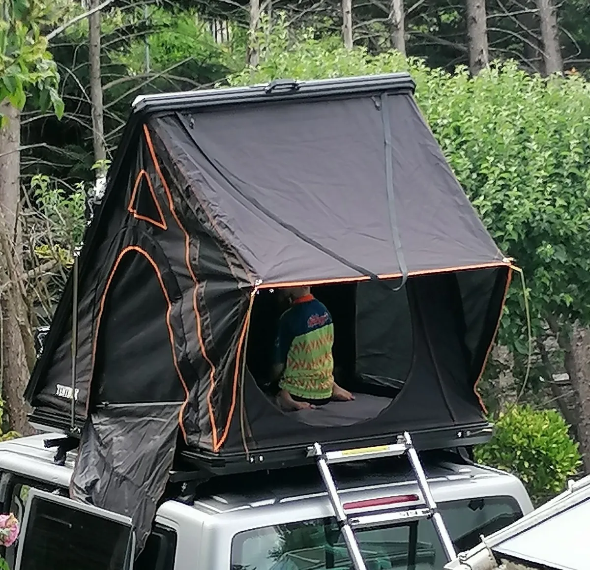 Campervan 2007 with tentbox cargo - Image 4