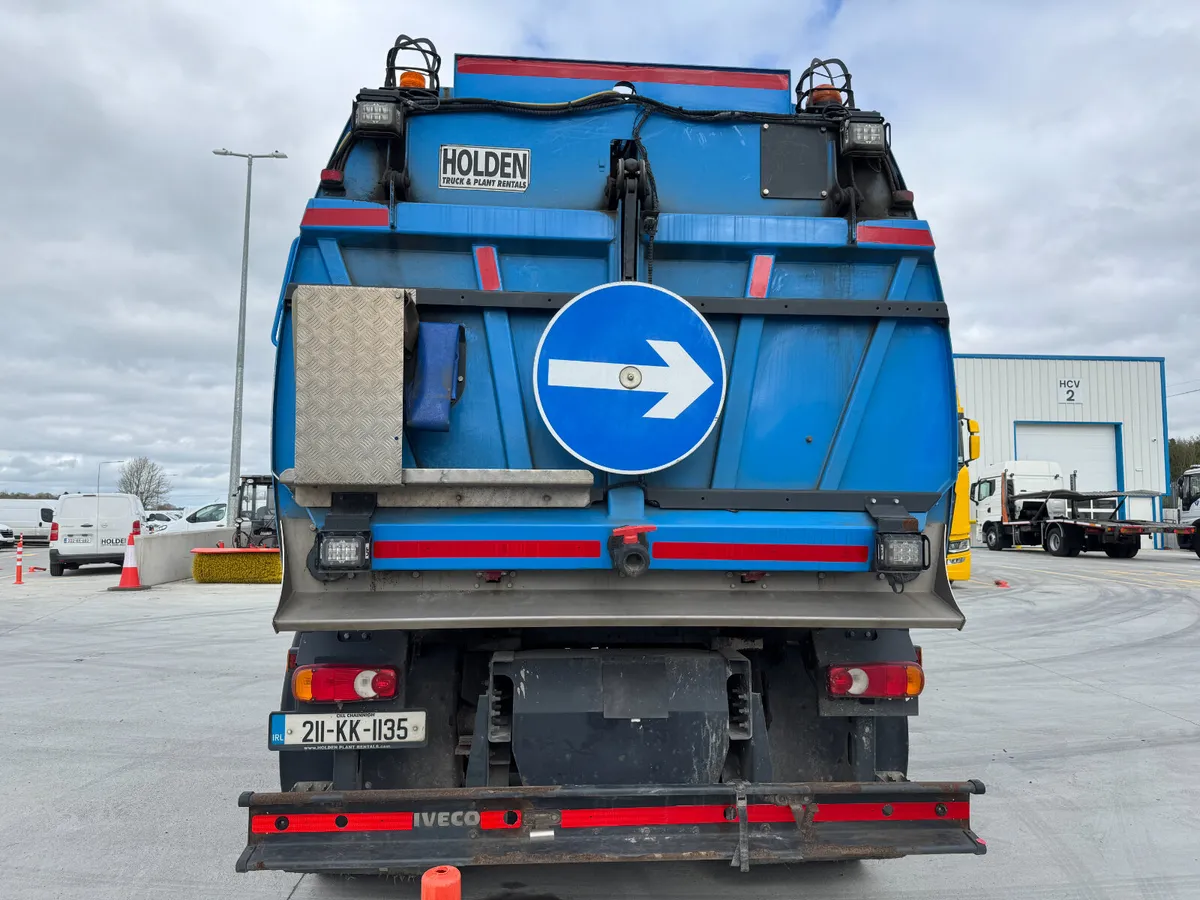 BID ONLINE NOW - UNRESERVED 2021 IVECO SWEEPER - Image 4