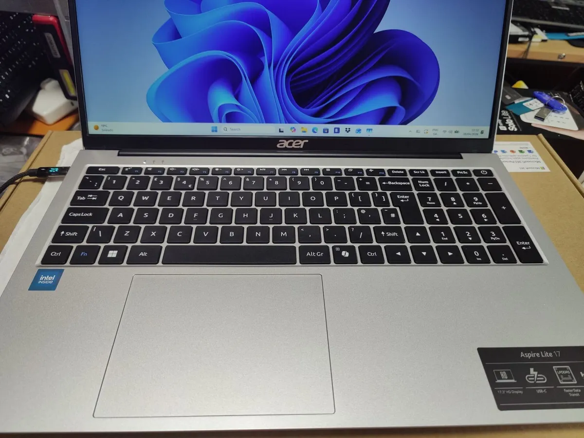 Acer Aspire 17 inch Laptop Intel 13th/8GB/256GB SS - Image 3