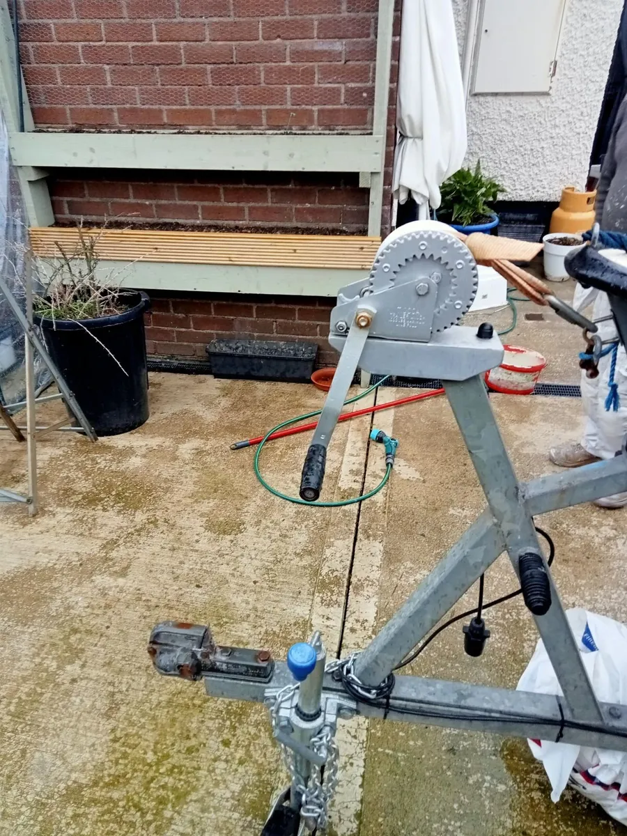 Fishing boat - Image 4