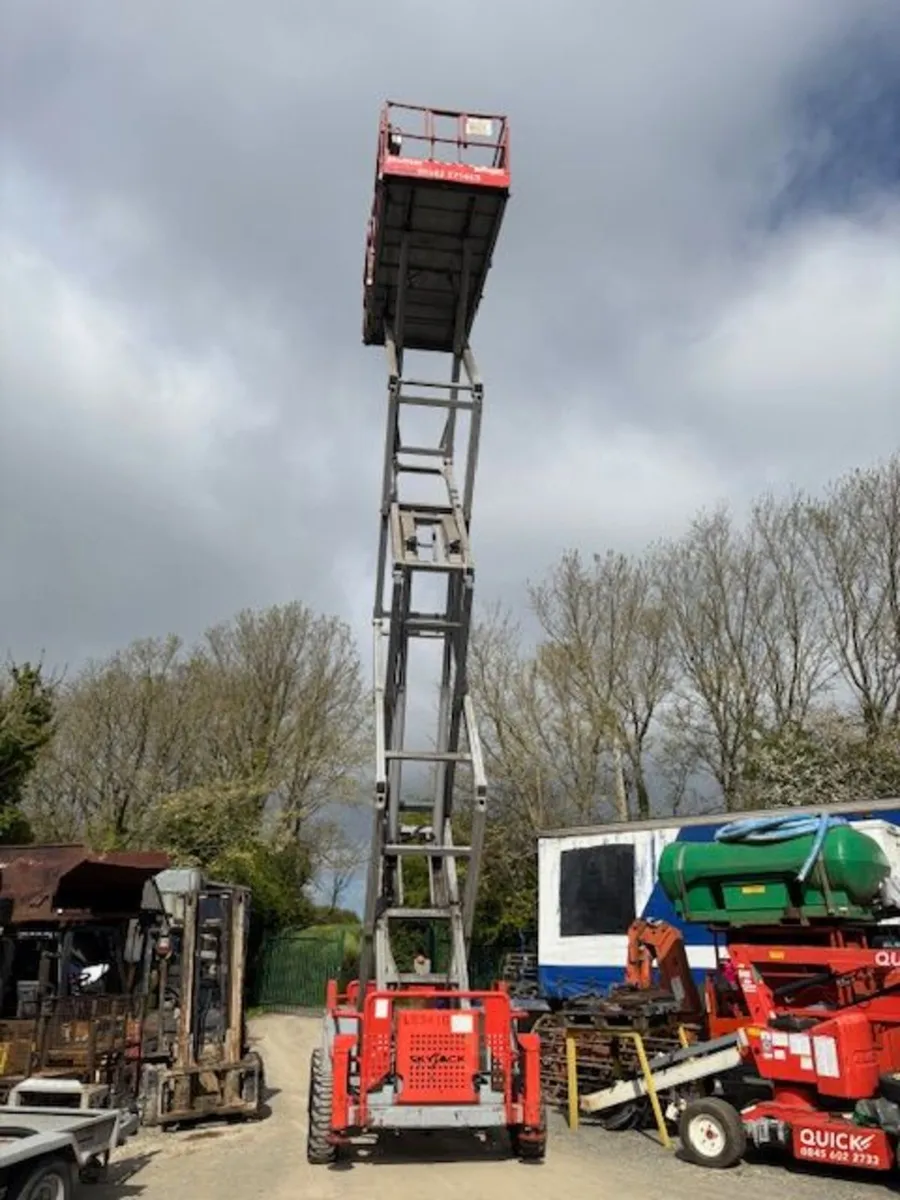 Diesel Scissor Lift - Image 2