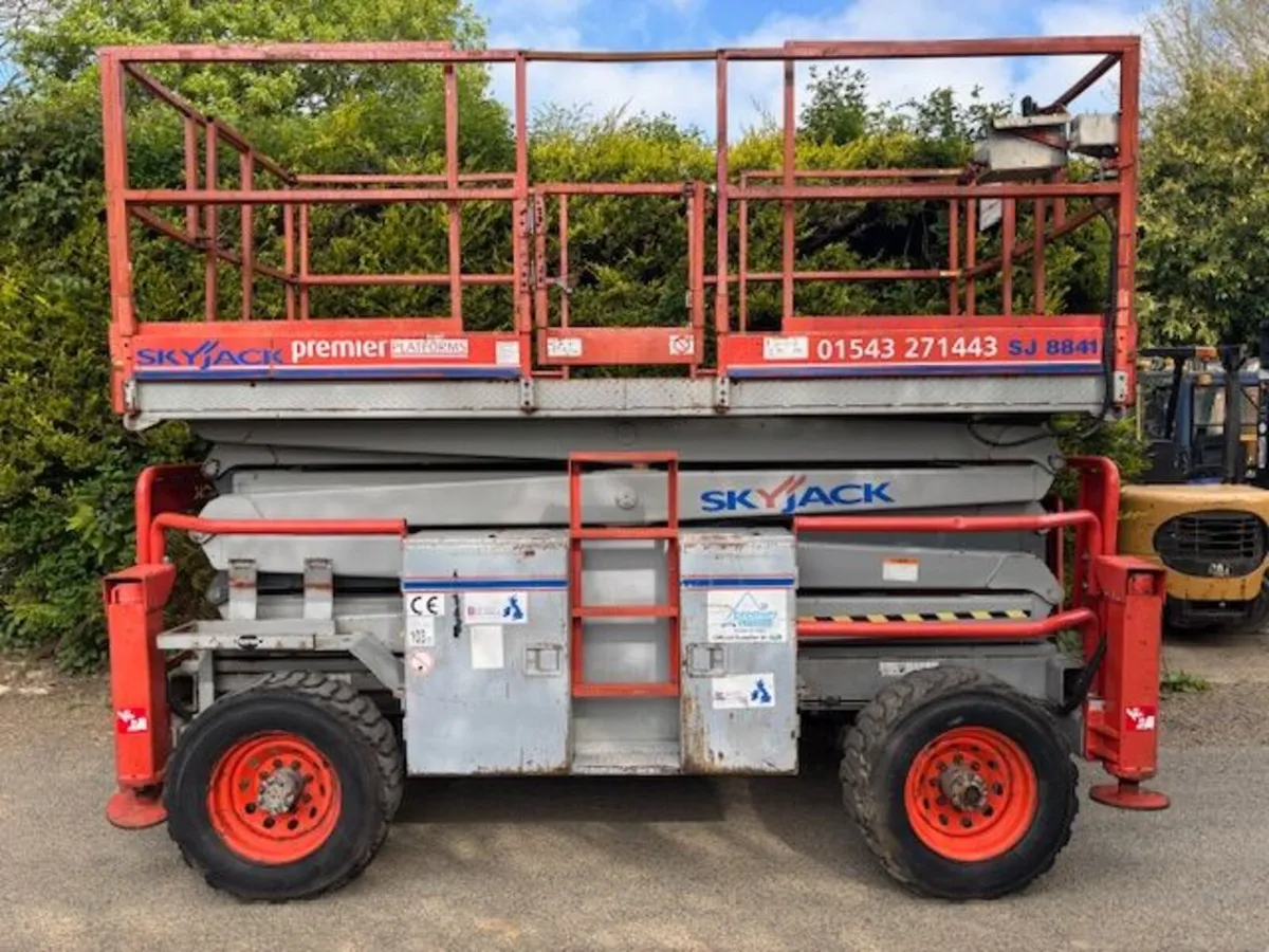 Diesel Scissor Lift - Image 1