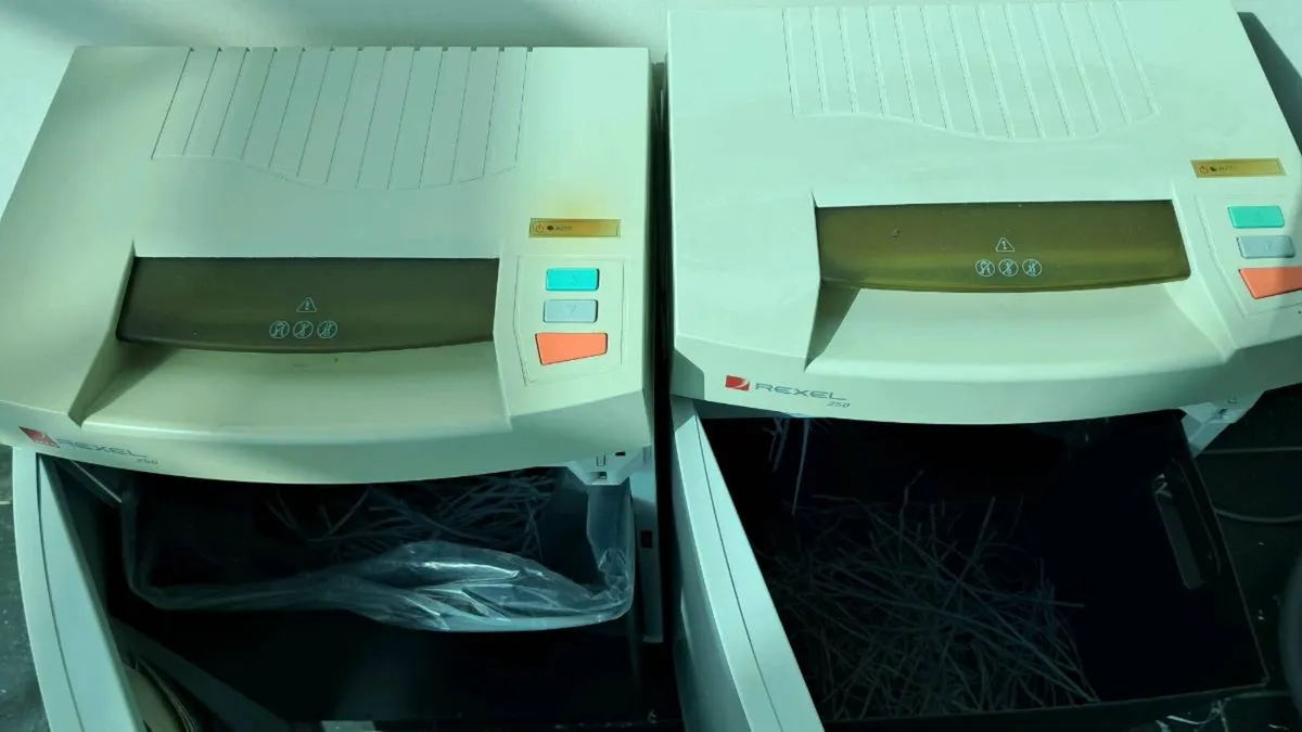 Shredder x2 Rexel 250 model working perfect - Image 3