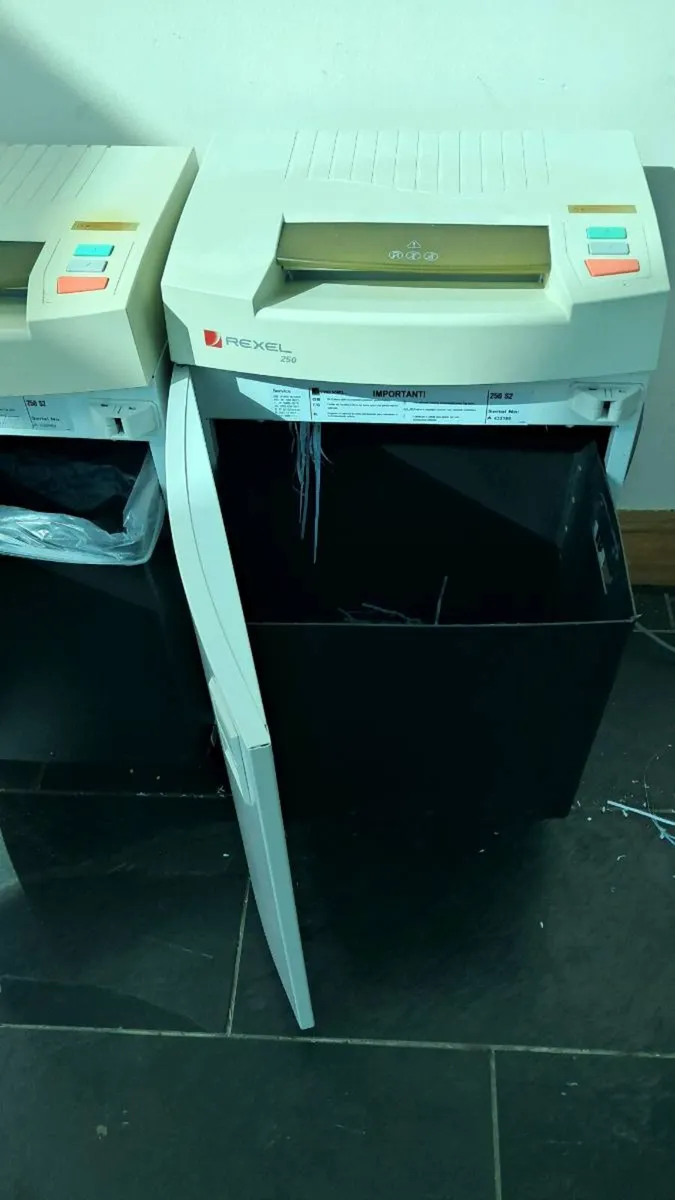 Shredder x2 Rexel 250 model working perfect - Image 4