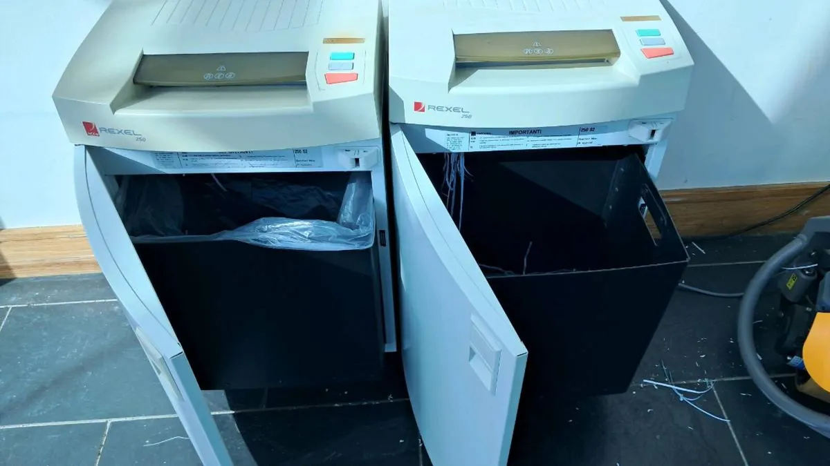 Shredder x2 Rexel 250 model working perfect - Image 1