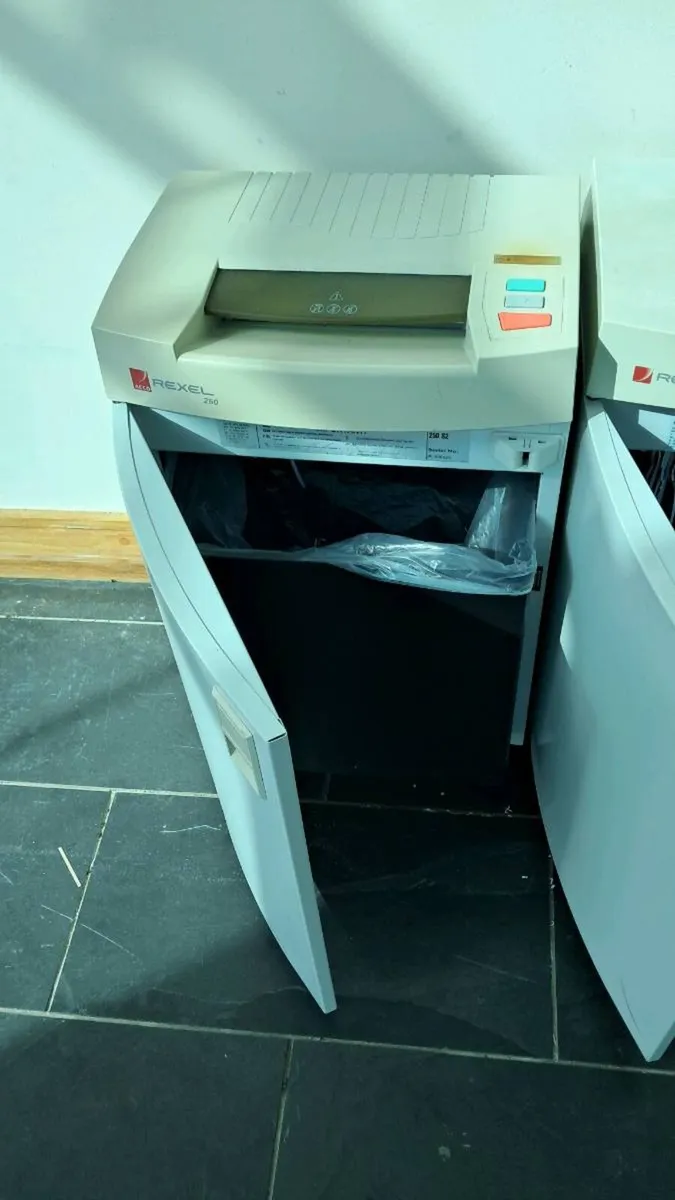 Shredder x2 Rexel 250 model working perfect - Image 2