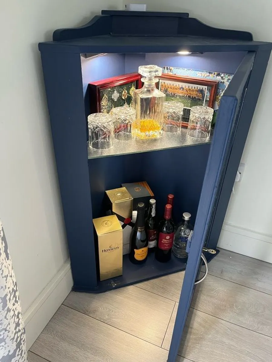 Corner Unit/Display Cabinet - Image 4