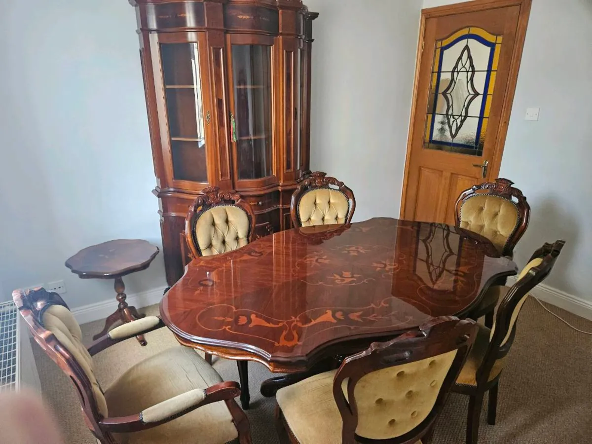 Dining room table, 6 chairs and display cabinet - Image 1