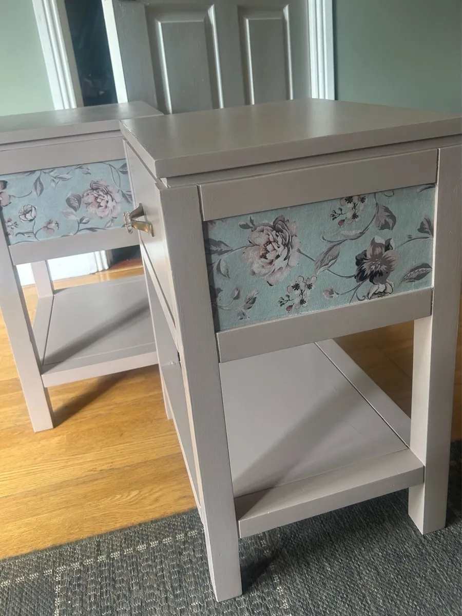 Pair of bedside lockers - Image 3