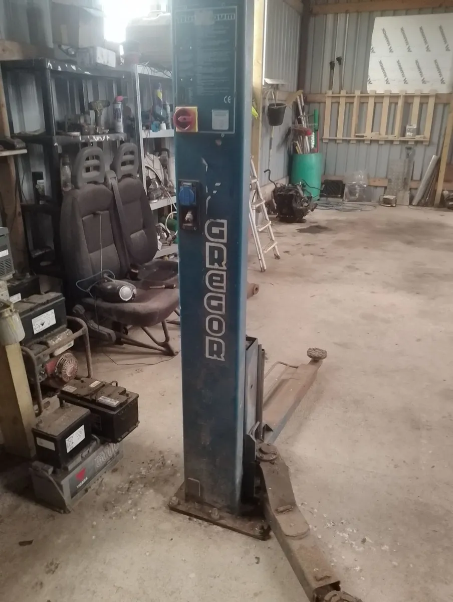 Two post lift - Image 2