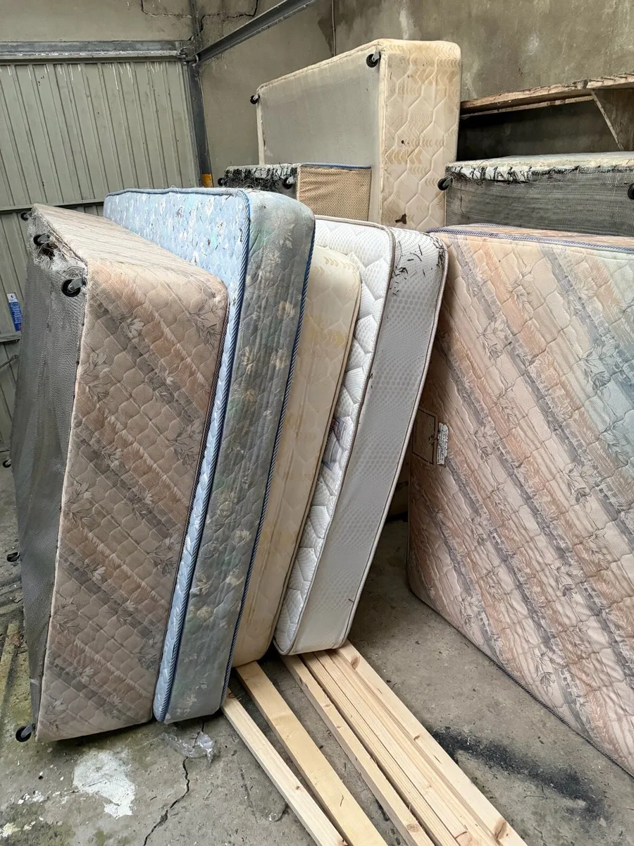 Free double mattress and base - Image 2