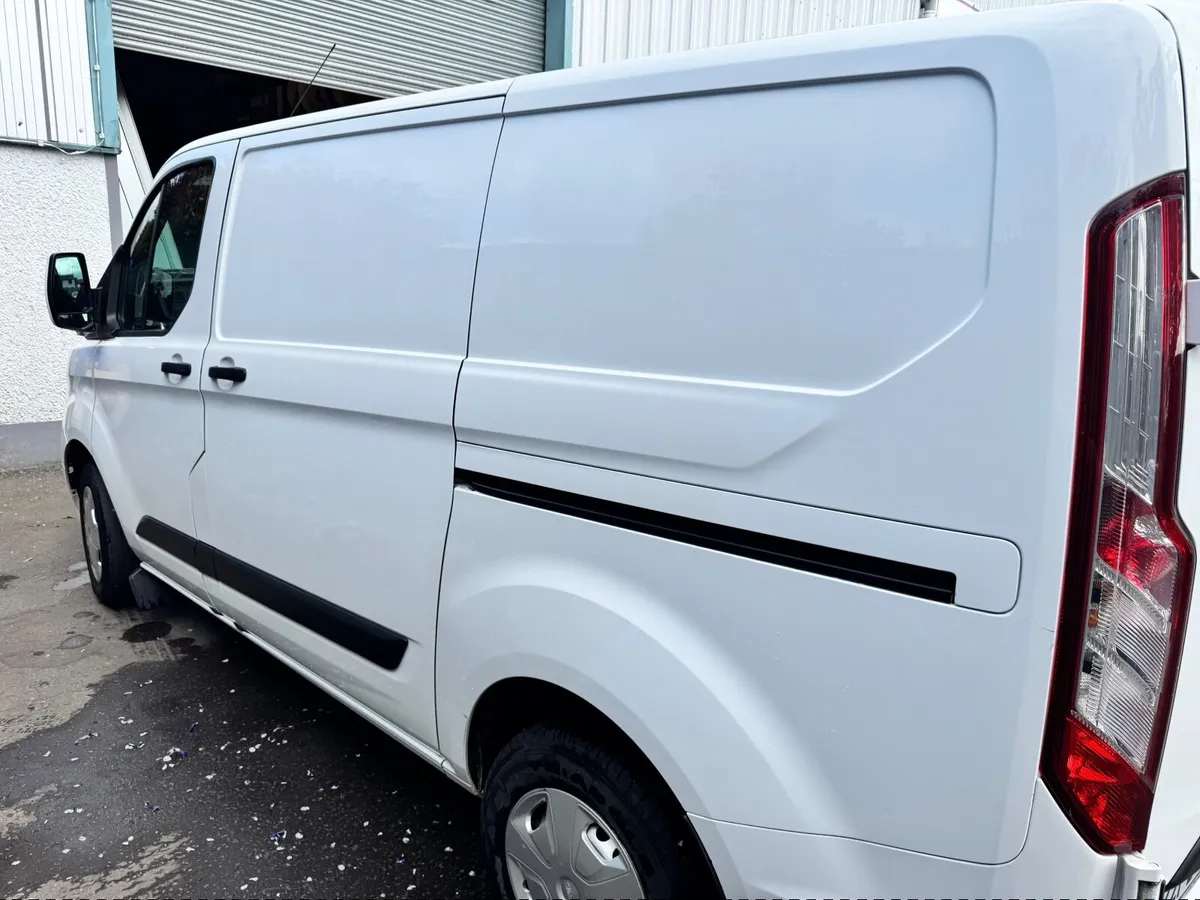 Ford Transit Custom 2022 - Image 2