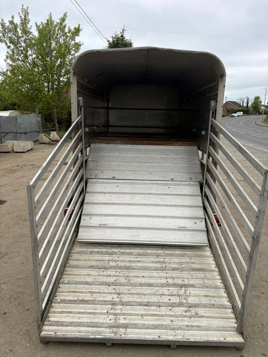 Ifor Williams 10ft cattle trailer - Image 3