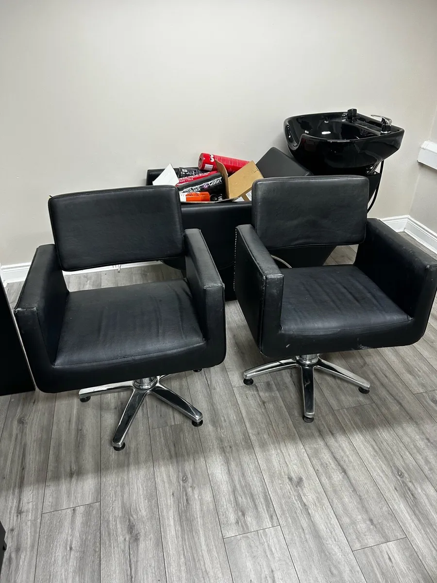Barber chair - Image 1