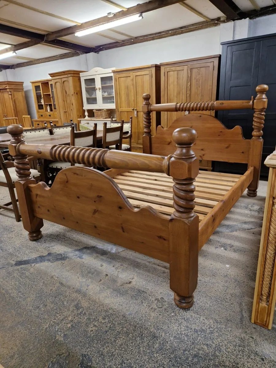 Vintage 5ft barley twist pine bed - Image 1