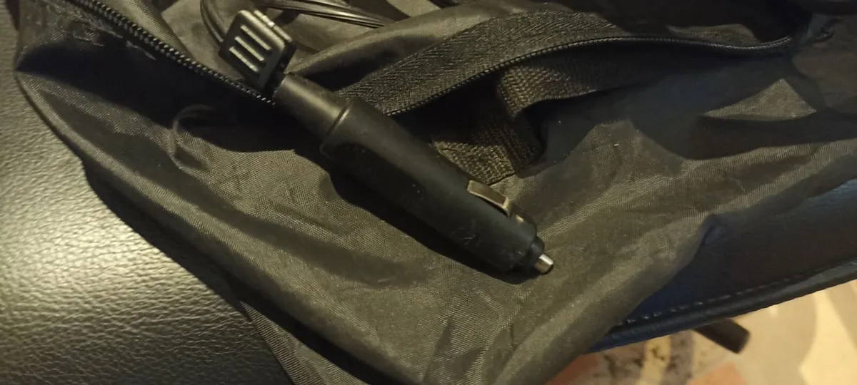 Black & Decker Flexi Auto Dustbuster. - Image 2