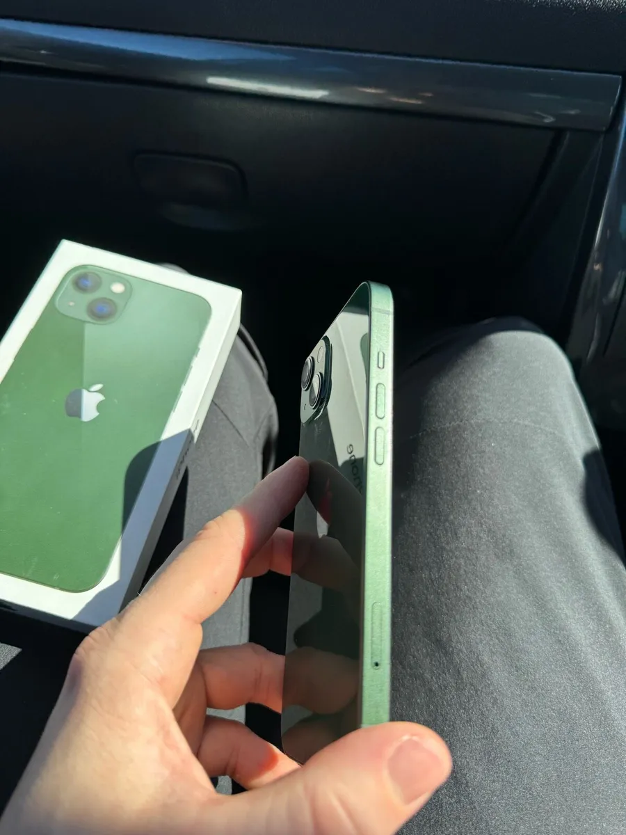 Iphone 13 mint condition - Image 4
