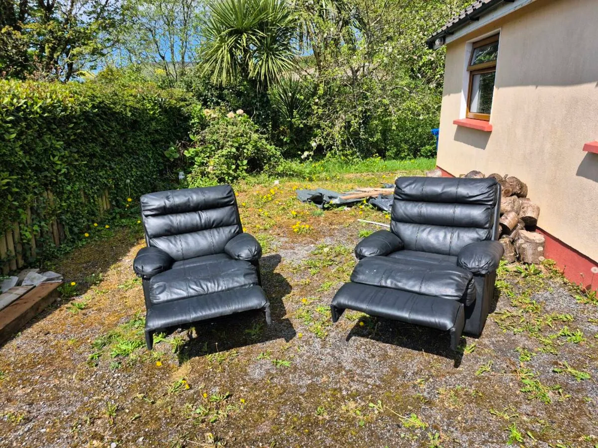 Pair of reclining chairs - Image 2