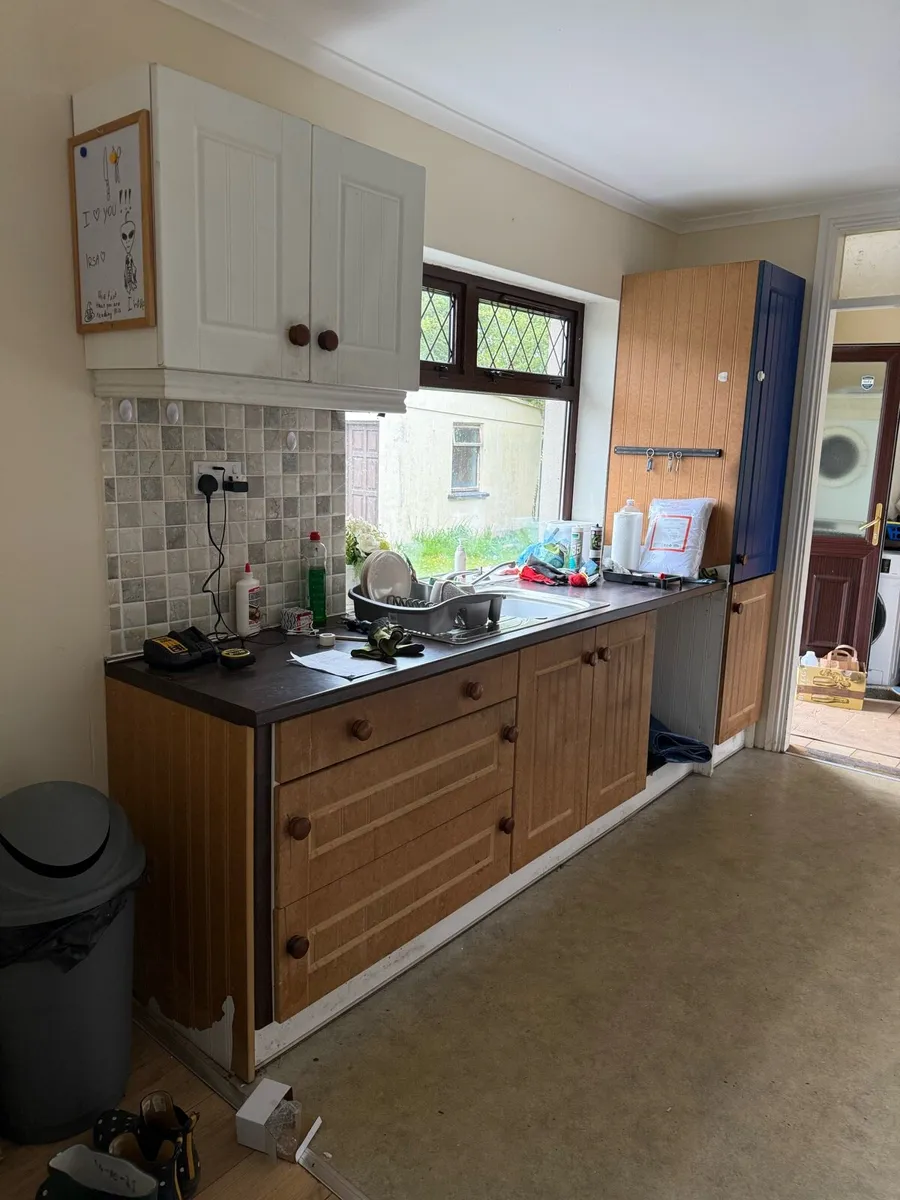 Kitchen units. - Image 1