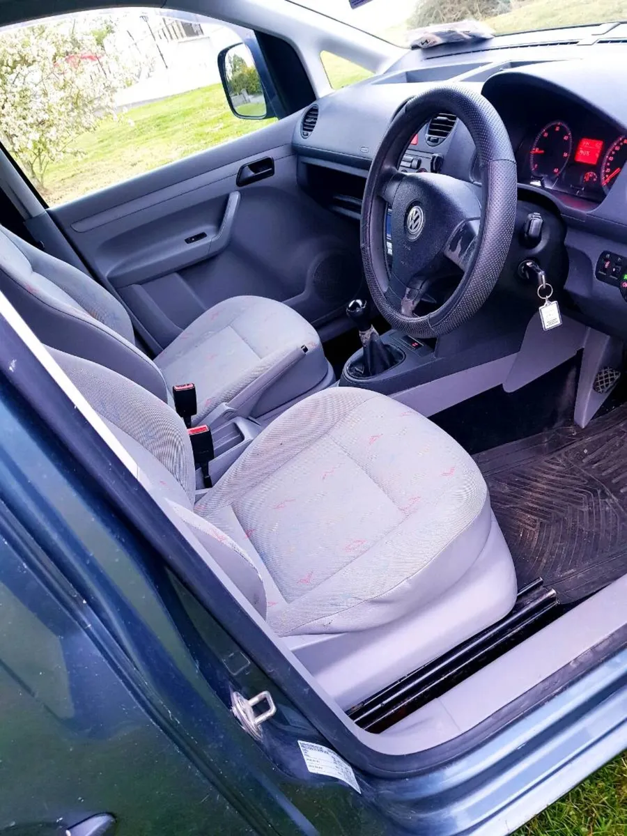 Volkswagen caddy maxi van,, 1.9tdi clean - Image 4