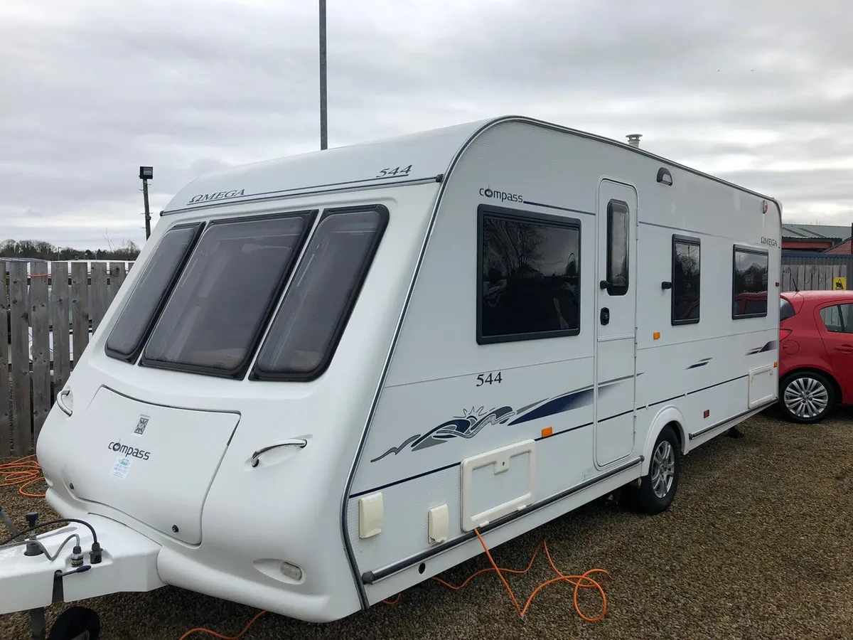 Compass 4/5 berth fixed bed & remote mover & Awnin - Image 1