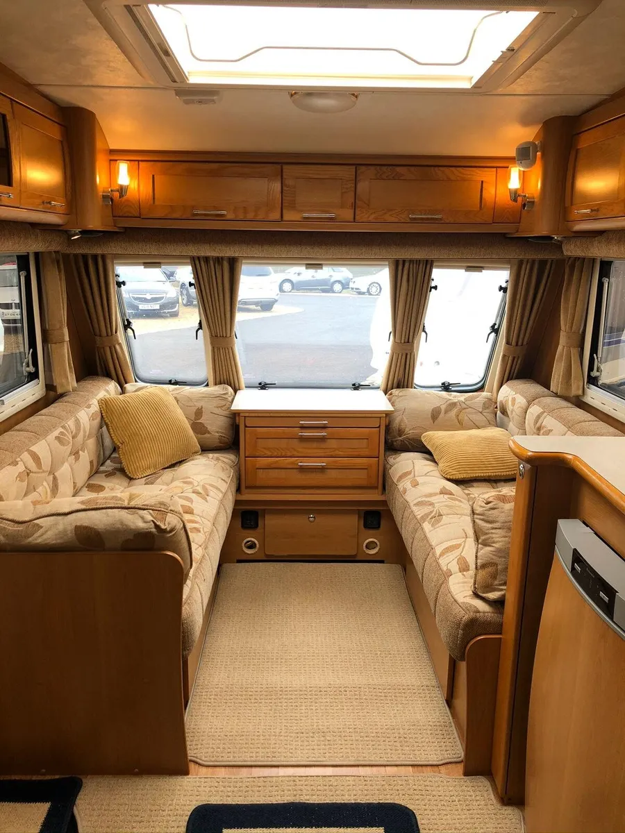 Compass 4/5 berth fixed bed & remote mover & Awnin - Image 3