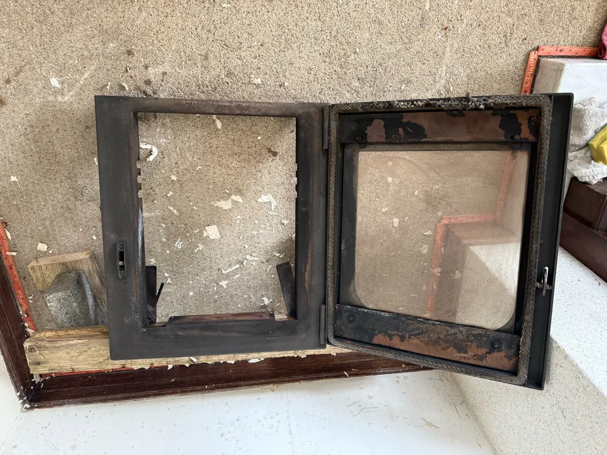 Fireplace door. - Image 3