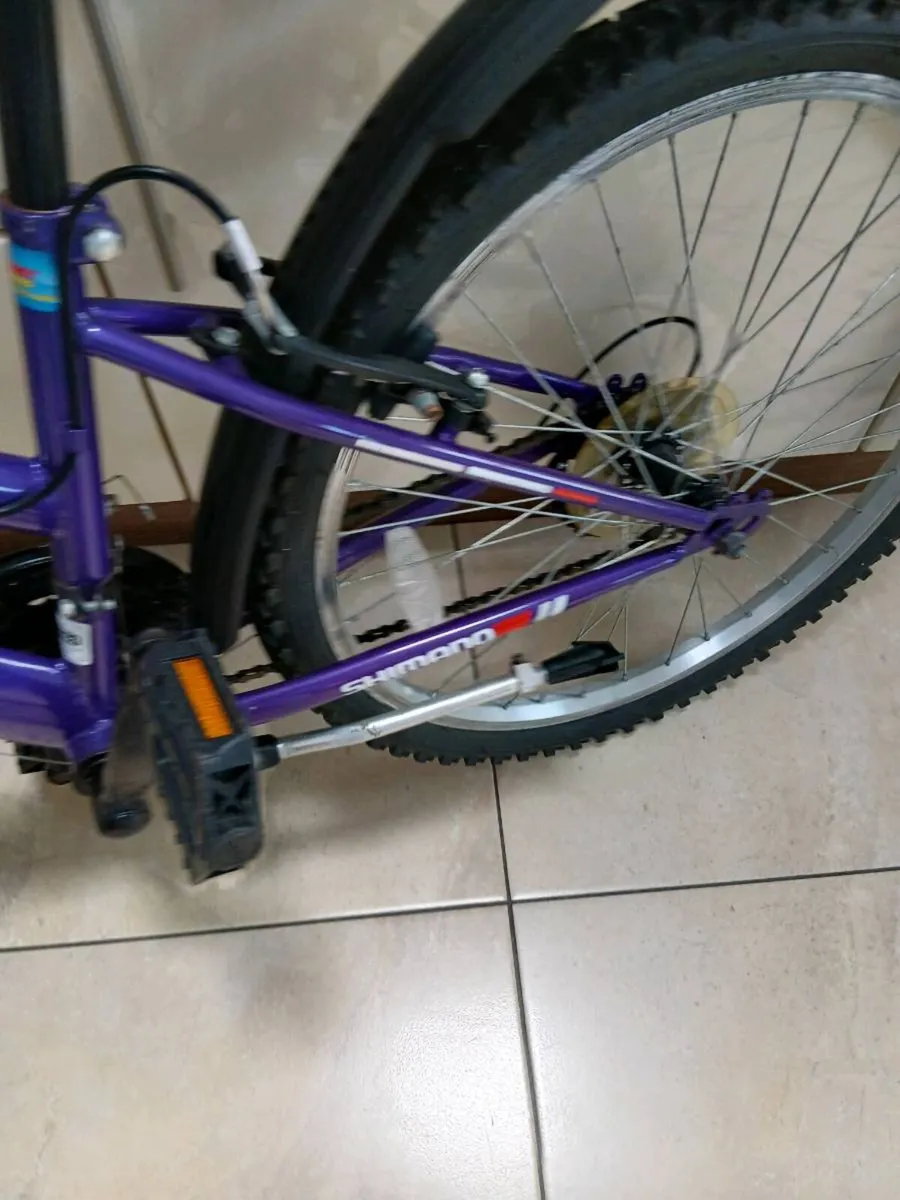 GIRLS MOUNTAIN BIKE 24 INCH WHEELS AS NEW - Image 2