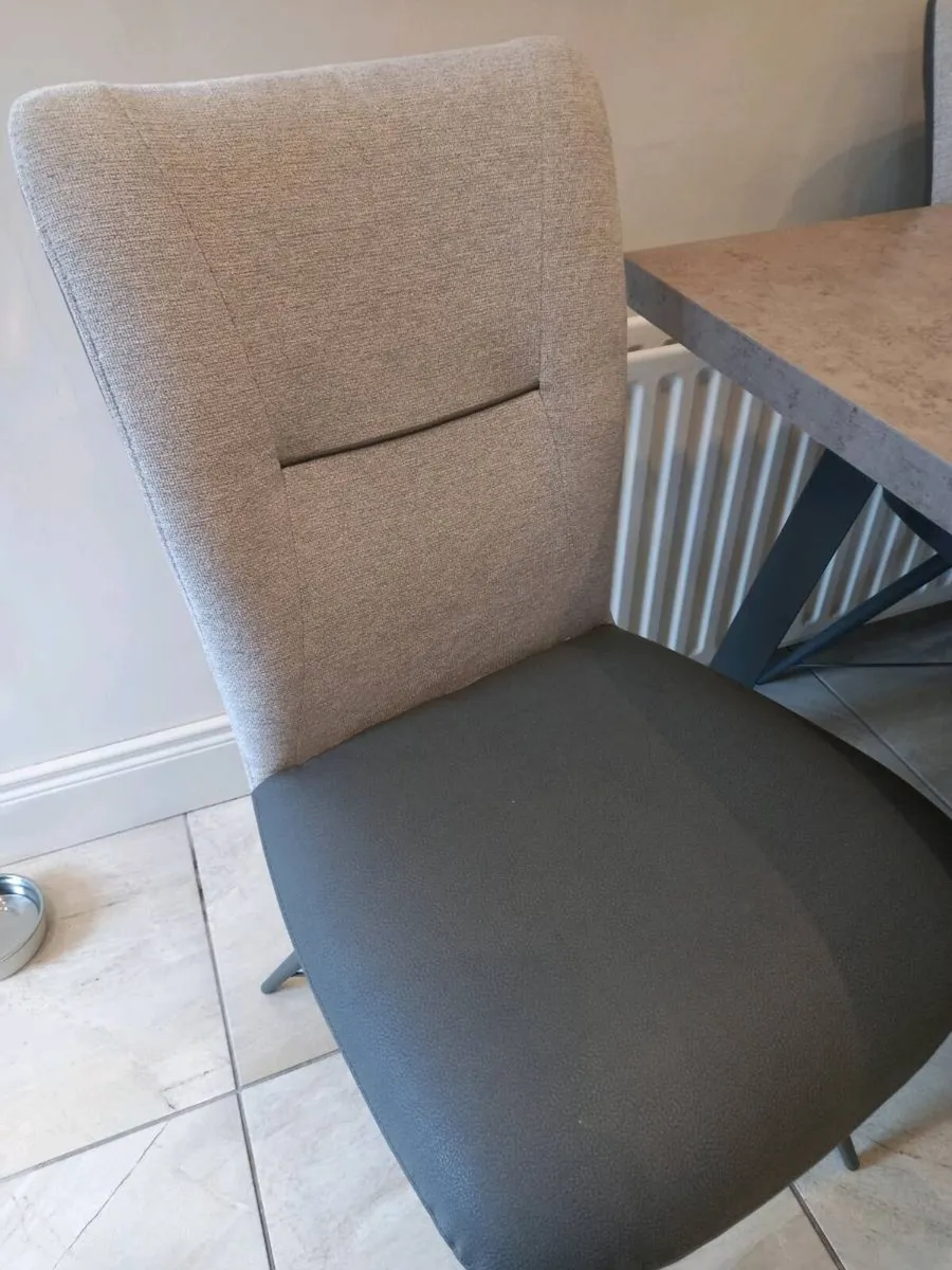 Grey table & 4 chairs - Image 4