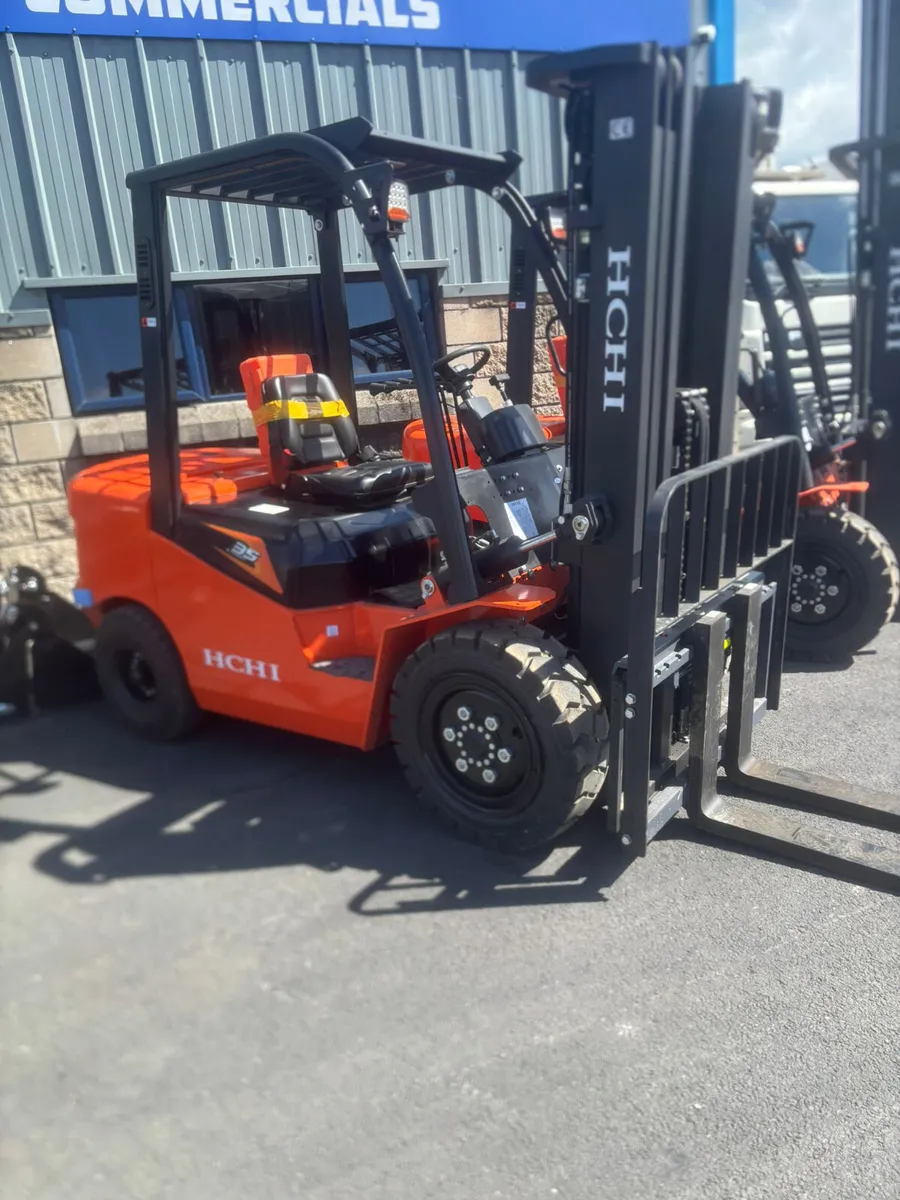 For Sale: HCHI 3.5 Ton Forklift - Image 3