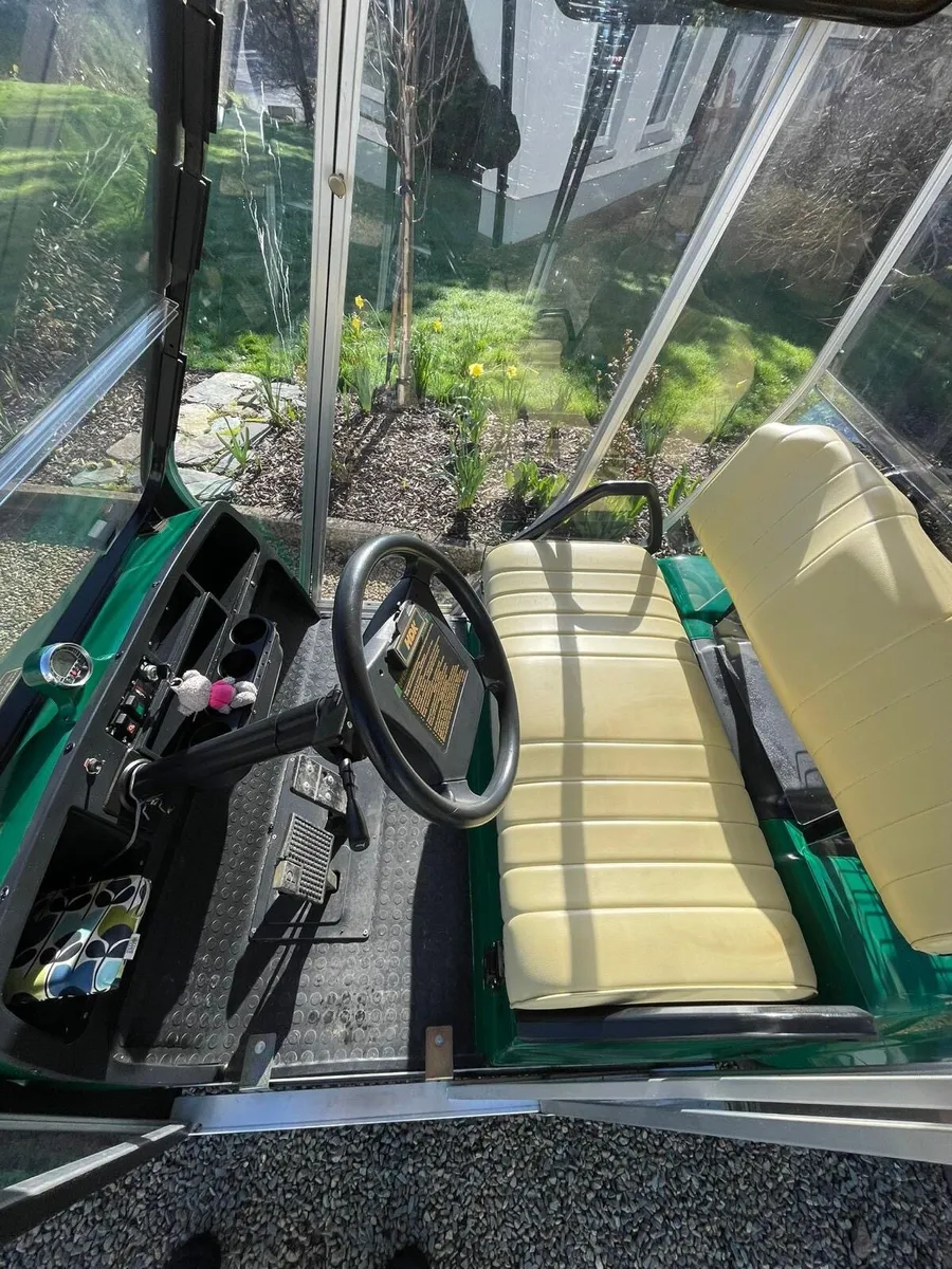 Golf buggy - Image 1