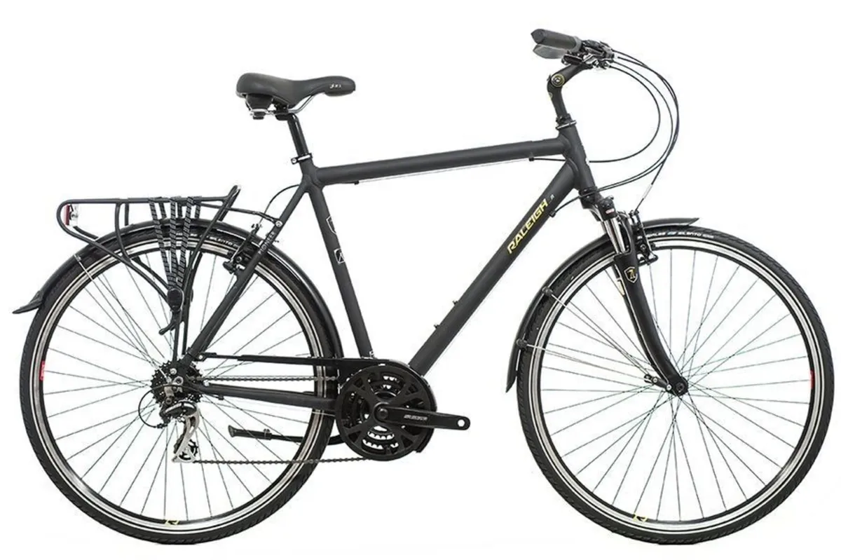 NEW UNUSED Raleigh Pioneer 4 Hybrid Trekking Bike - Image 1