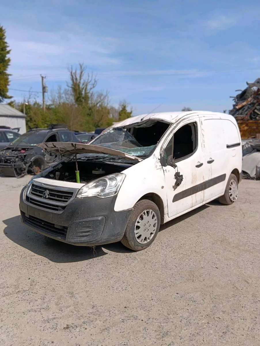 Breaking Peugeot partner 2016 diesel - Image 1