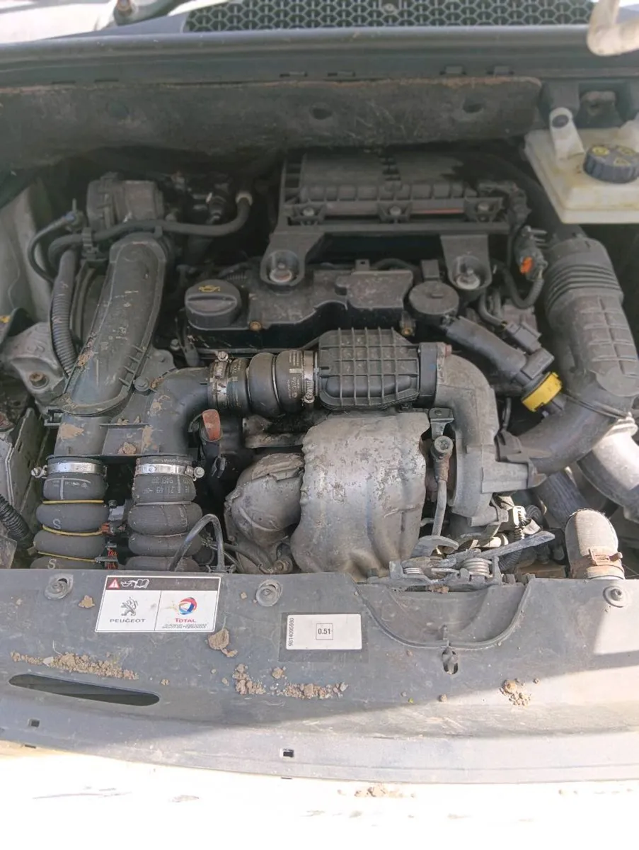 Breaking Peugeot partner 2016 diesel - Image 2