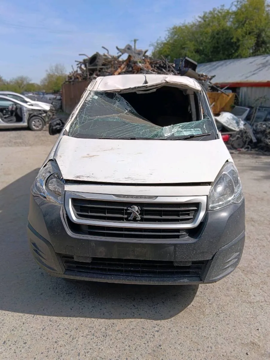 Breaking Peugeot partner 2016 diesel - Image 3