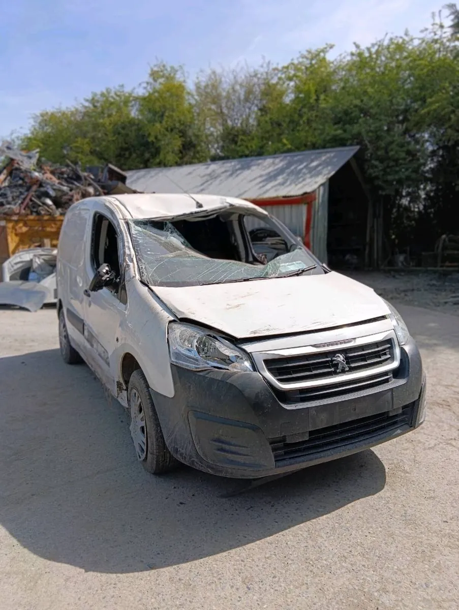 Breaking Peugeot partner 2016 diesel - Image 4