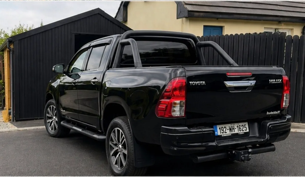 2019 Hilux invincible x - Image 2