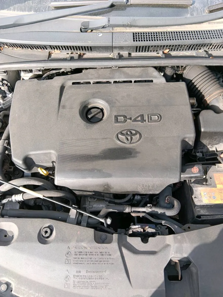 Breaking Toyota avensis 2014 diesel - Image 3