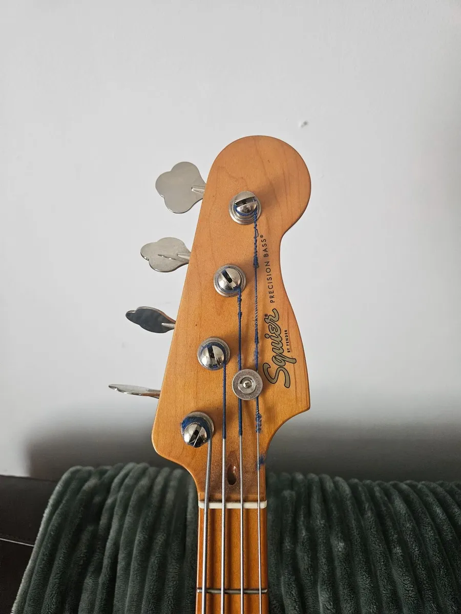 Squier 40th Anniversary Vintage P Bass - Image 2