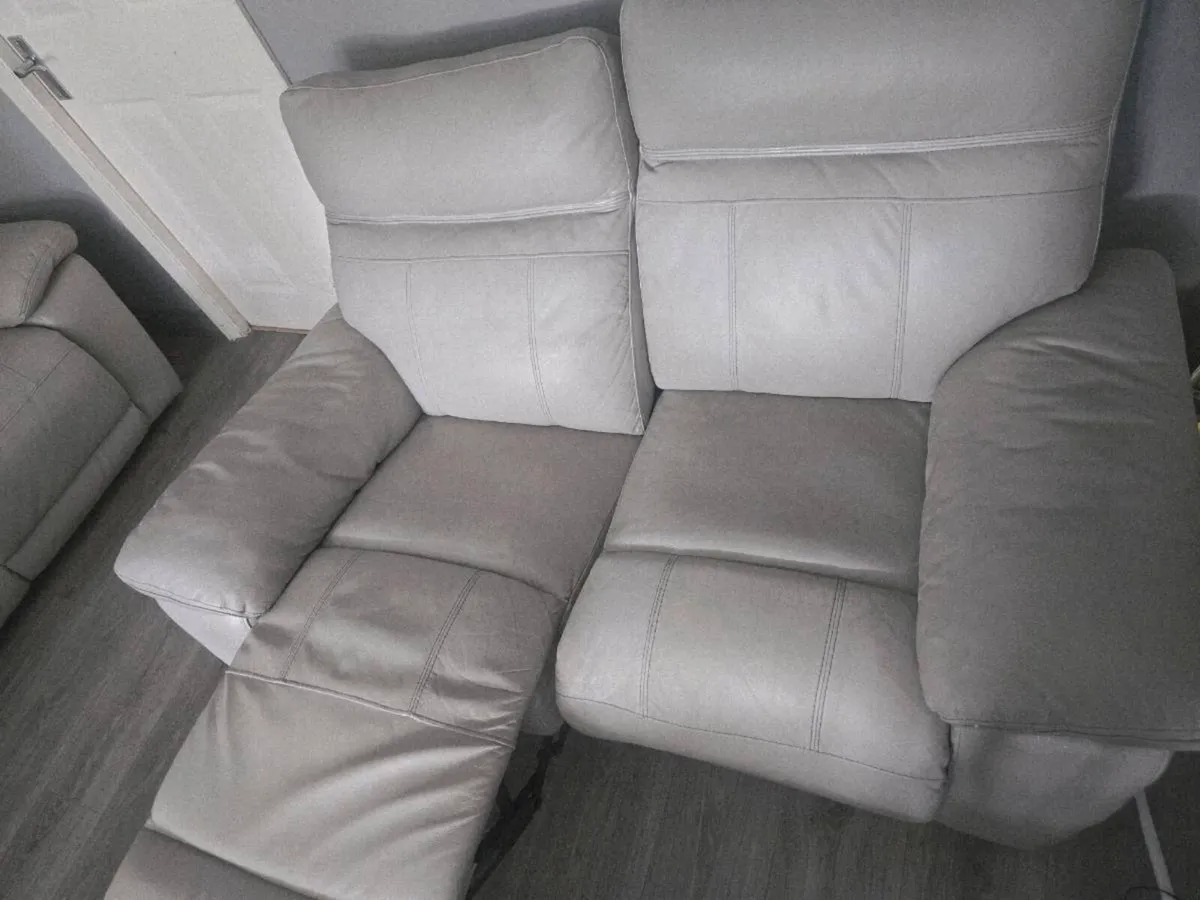 Reclining 3&2 seater sofa - Image 2