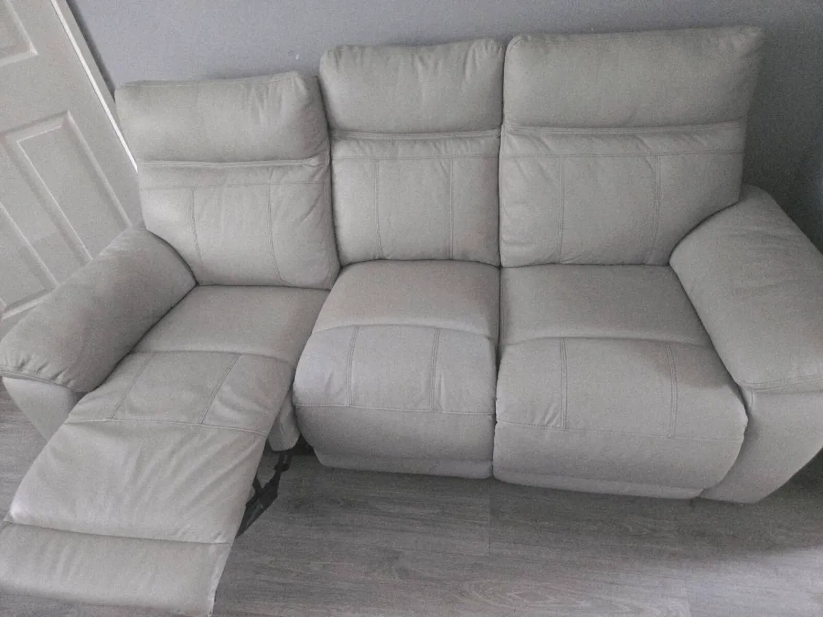 Reclining 3&2 seater sofa - Image 1